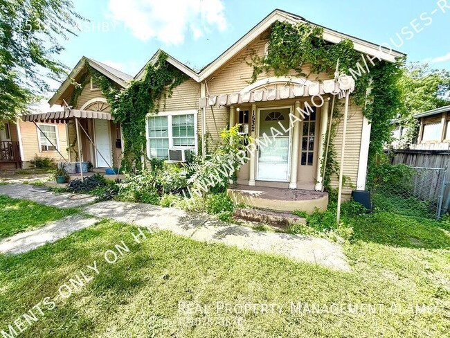 property at 1532 W Ashby Pl