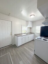 290/290.5-2905 Thorpe St in Independence, OR - Building Photo - Building Photo