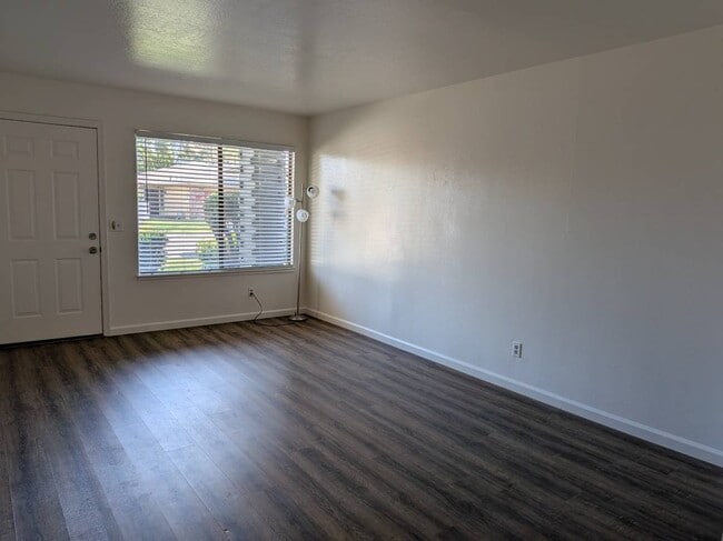 9279 Corinthian Cir in Sacramento, CA - Building Photo - Building Photo