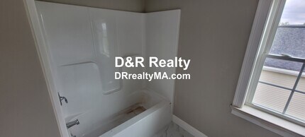 628 Trapelo Rd, Unit 1 in Belmont, MA - Foto de edificio - Building Photo