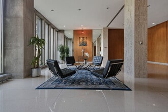 4800 S Chicago Beach Dr in Chicago, IL - Foto de edificio - Building Photo