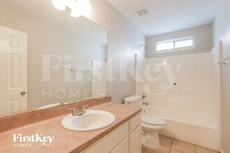 10019 Sweet Nectar Ln in Tomball, TX - Foto de edificio - Building Photo