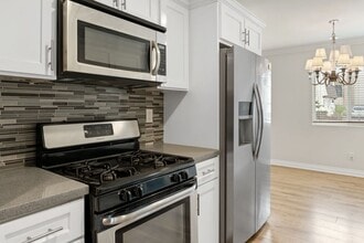 872 N Edgemont St in Los Angeles, CA - Building Photo - Building Photo