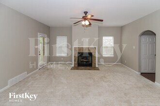 6111 Lubiani Valley Dr in Arlington, TN - Foto de edificio - Building Photo