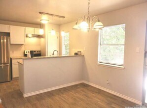6522 Hidden Bluff in San Antonio, TX - Building Photo - Building Photo