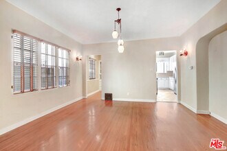 1020 Hi Point St in Los Angeles, CA - Building Photo - Building Photo