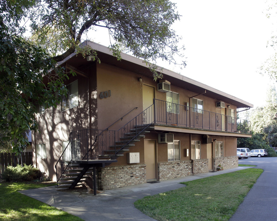 601-609 7th St in Davis, CA - Building Photo