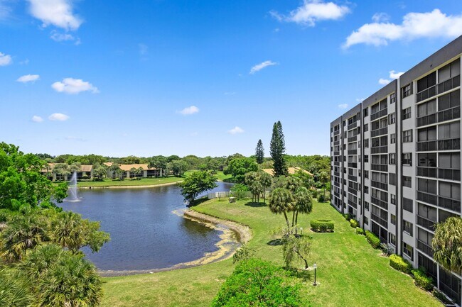 1266 S Military Trail in Deerfield Beach, FL - Foto de edificio - Building Photo