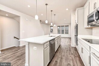 1026 Cantina Terrace SE in Leesburg, VA - Foto de edificio - Building Photo