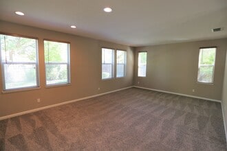 198 Tissot Dr in Patterson, CA - Building Photo - Building Photo