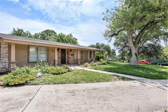 7527 Quail Run Dr in San Antonio, TX - Building Photo - Building Photo