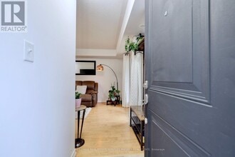 2504 Post Rd in Oakville, ON - Building Photo - Building Photo