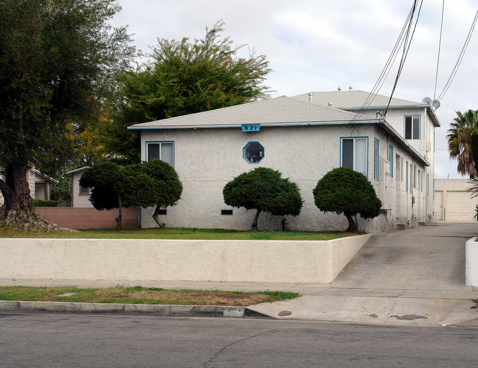 621 Manchester Ter in Inglewood, CA - Building Photo