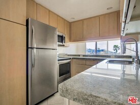23901 Civic Center Way in Malibu, CA - Building Photo