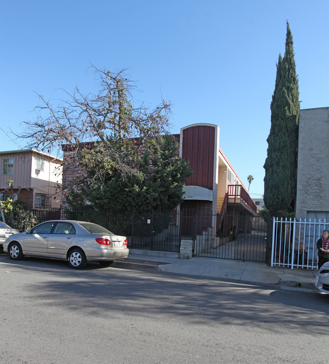 1716 Mariposa Ave in Los Angeles, CA - Building Photo