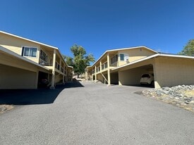 930 Paiute Ln in Susanville, CA - Building Photo