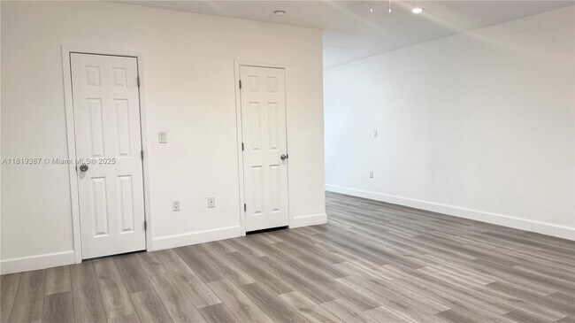 916 W 42 St in Miami Beach, FL - Building Photo - Building Photo