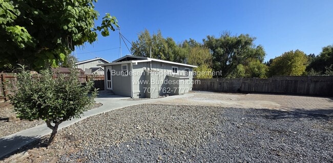 5107 Hutchinson Rd in Sebastopol, CA - Building Photo - Building Photo