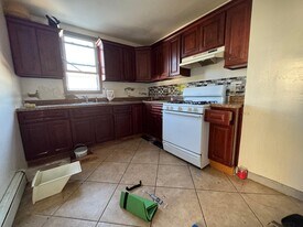16 E Bidwell Ave, Unit 1 in Jersey City, NJ - Building Photo