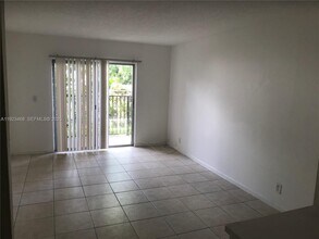 206 NE 3rd St in Hallandale Beach, FL - Building Photo - Building Photo