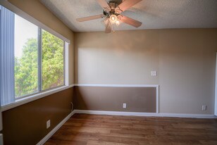 The Palms Apartments in Hawthorne, CA - Building Photo