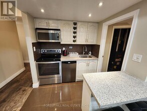 1214 Kos Blvd in Mississauga, ON - Building Photo - Building Photo