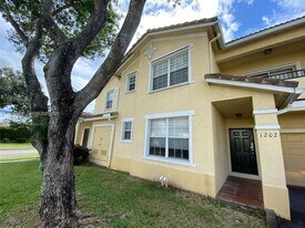 1202 Belmont Ln in North Lauderdale, FL - Building Photo