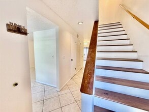 3416 Sunrise Villas Ct N in Tampa, FL - Building Photo - Building Photo