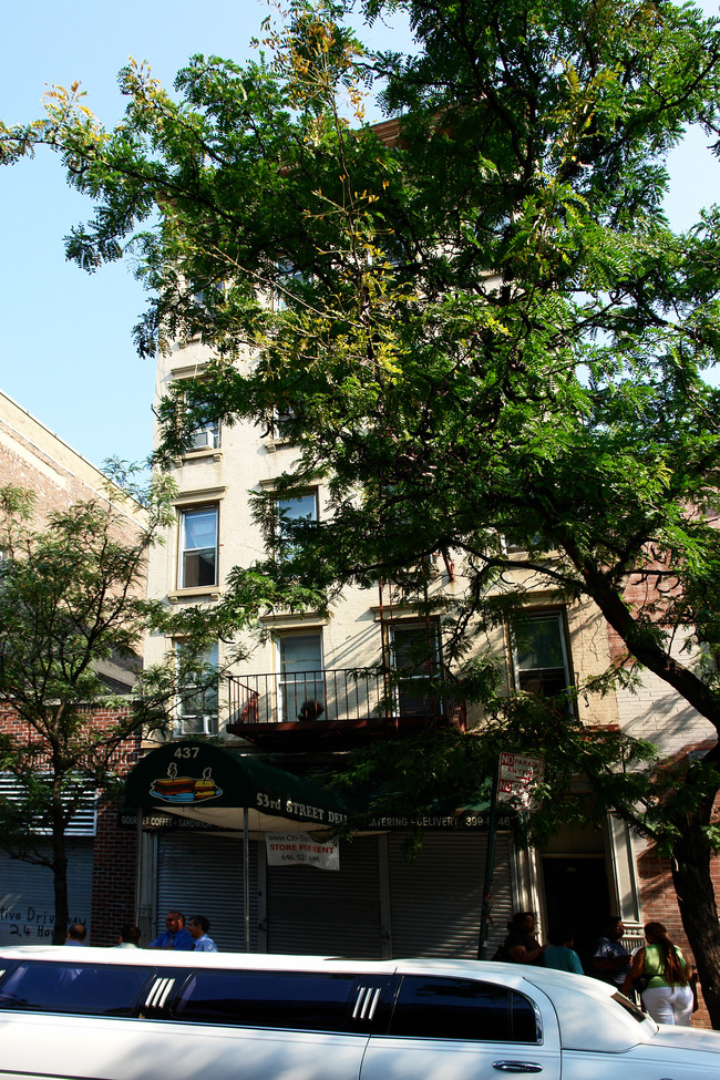 437 W 53rd St in New York, NY - Foto de edificio - Building Photo