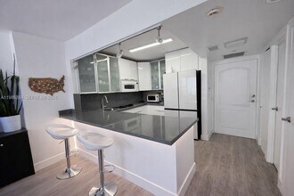 3675 N Country Club Dr, Unit 2305 in Aventura, FL - Building Photo - Building Photo