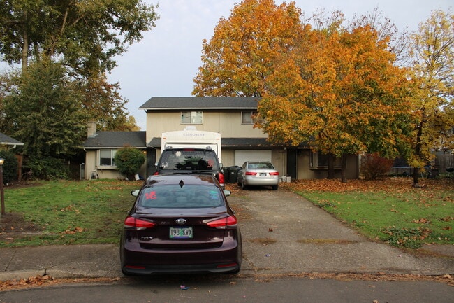 property at 880 N Cloverleaf Loop