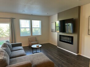 2910 Fenya St in Springfield, OR - Building Photo - Building Photo