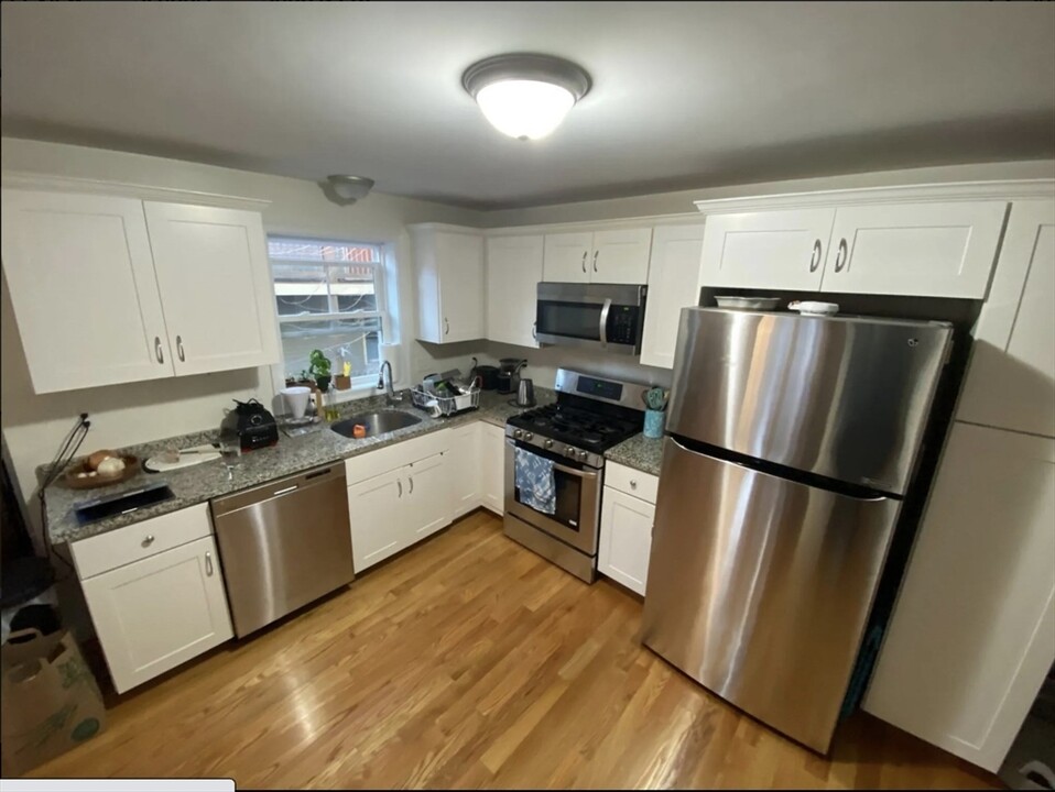 24 Beacon Pl, Unit 3 in Somerville, MA - Building Photo