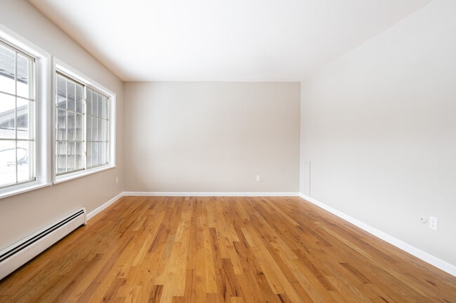 Oneida Garden Apartments in Oneida, NY - Building Photo - Interior Photo