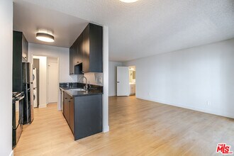 1352 S Carmelina Ave in Los Angeles, CA - Building Photo - Building Photo