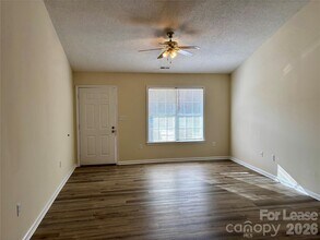 521 Cedar Spring Dr in Lincolnton, NC - Foto de edificio - Building Photo