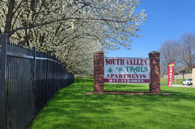 South Valley Apartments in Springfield, MO - Building Photo - Building Photo