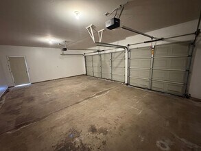 3933 E Stapp Ct in Visalia, CA - Building Photo - Building Photo