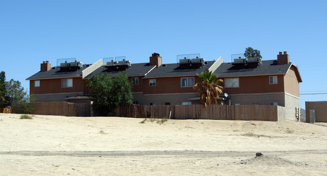 Desert Pines Apartments in Apple Valley, CA - Building Photo - Building Photo