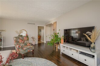 2914 Burnham Jump Dr in Cuyahoga Falls, OH - Building Photo - Building Photo