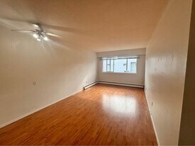 639-639 Constance Ave in Victoria, BC - Building Photo