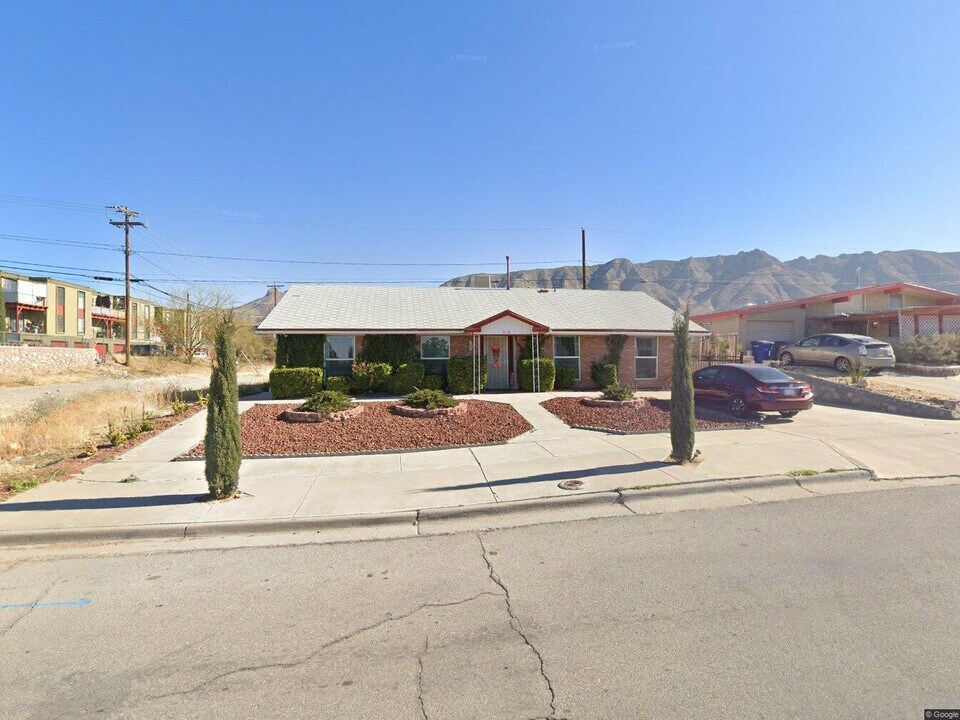 5822 Beaumont Pl in El Paso, TX - Building Photo