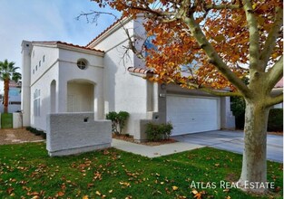 2213 Warm Walnut Dr in Las Vegas, NV - Building Photo - Building Photo