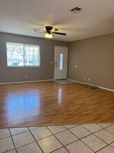 463 Bell Ave in Henderson, NV - Building Photo - Building Photo