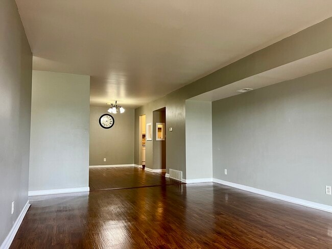1875 Tall Oaks Dr in Aurora, IL - Building Photo - Building Photo