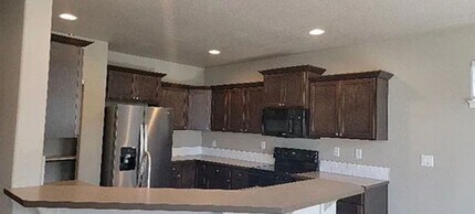 544 SE Casting St in Albany, OR - Foto de edificio - Building Photo