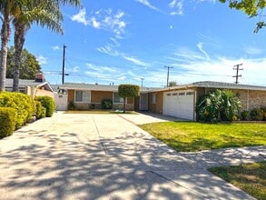 909 S Elliott Pl in Santa Ana, CA - Building Photo - Building Photo