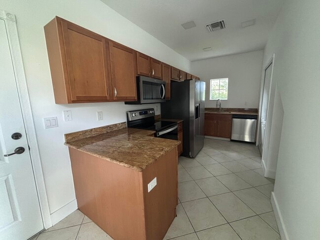 2630 Creekside Dr in Fort Pierce, FL - Building Photo - Building Photo