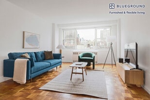 420 E 80th St in New York, NY - Building Photo