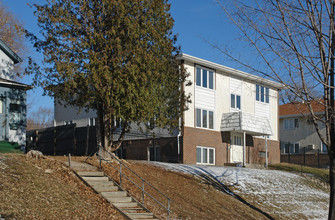 151 Cedar Lake Rd N in Minneapolis, MN - Building Photo - Building Photo